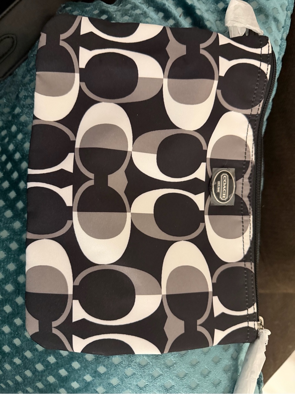 Coach Black, White & Gray Signature Pattern Tote with detachable makeup case! - Picture 4 of 13